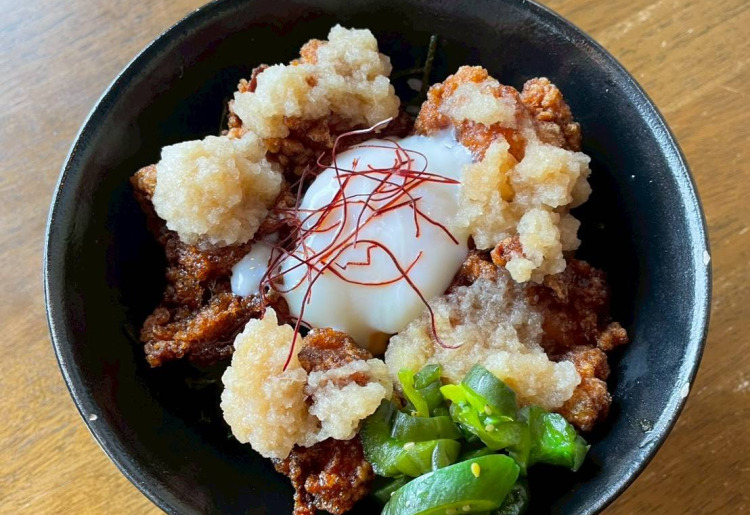 今月の一皿（おろし唐揚げ丼）
