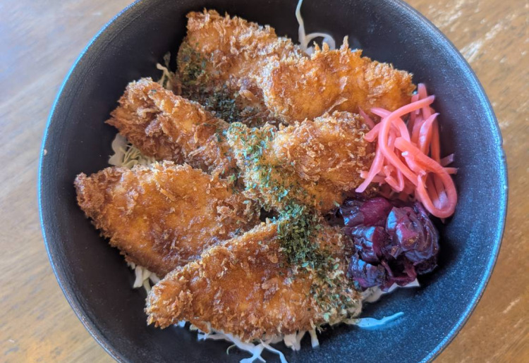 今月の一皿（タレカツ丼）
